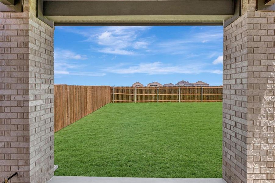 Exterior details and patio area of a home in Chaparral Park, Oak Point (Image 23).