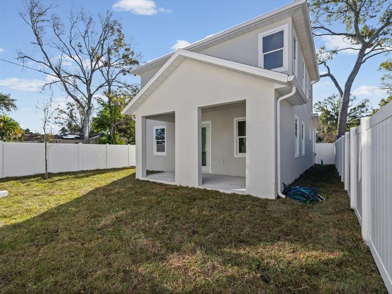 Exterior details and patio area of a home in , St. Petersburg (Image 33).
