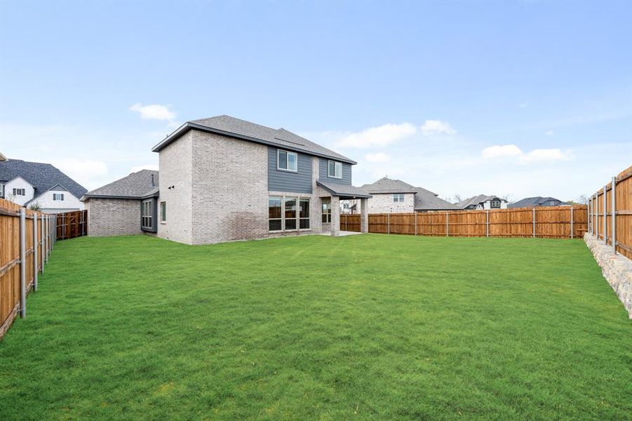 Exterior details and patio area of a home in Sonoma Verde, McLendon-Chisholm (Image 28).