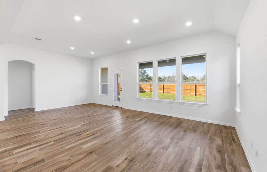 Spacious, unfurnished interior of a new home in Saddleback at Santa Rita Ranch, Liberty Hill (Image 40).