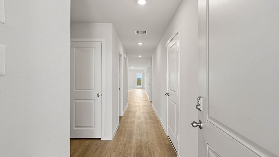 Spacious, unfurnished interior of a new home in Sunterra, Katy (Image 12).