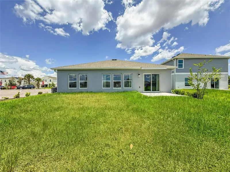 Exterior details and patio area of a home in , Kissimmee (Image 3).