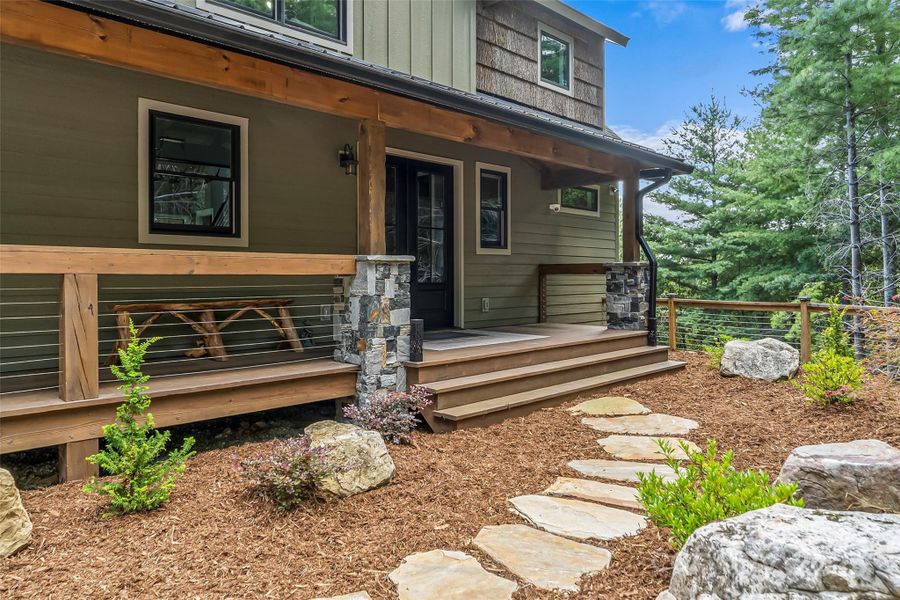 Exterior details and patio area of a home in , Marion (Image 1).