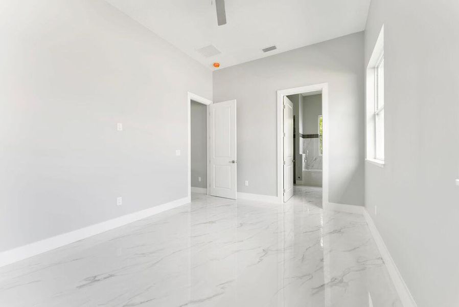Spacious, unfurnished interior of a new home in , Port St. Lucie (Image 20).