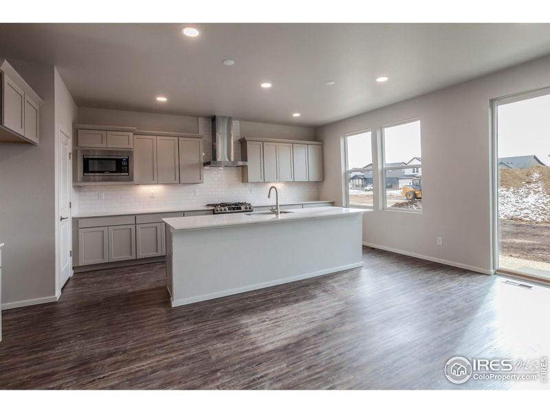 KITCHEN ISLAND