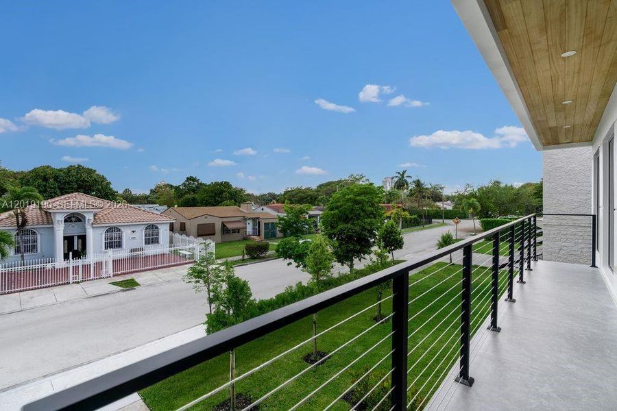 Exterior details and patio area of a home in , Miami (Image 28).