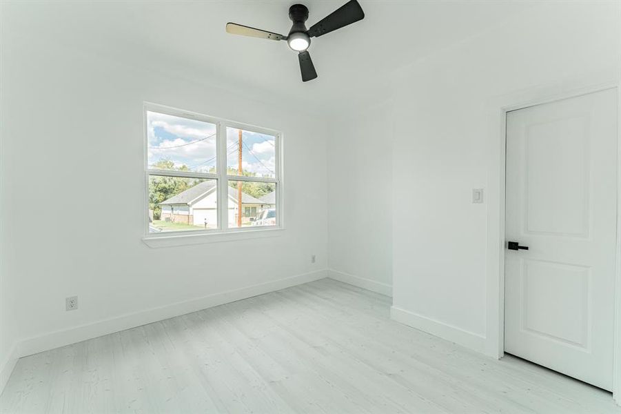Spacious, unfurnished interior of a new home in , Sulphur Springs (Image 11).