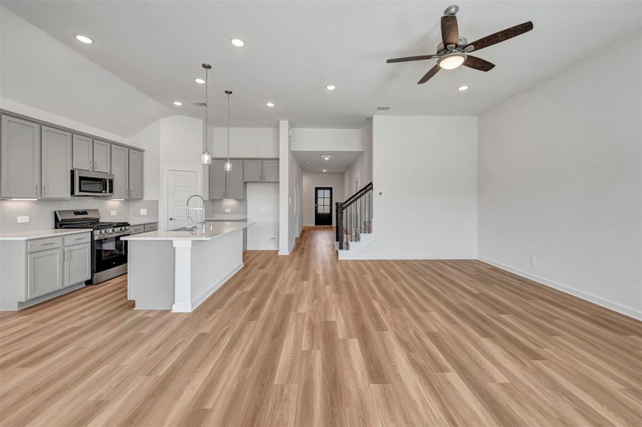 Spacious, unfurnished interior of a new home in Lone Star Landing, Montgomery (Image 30).