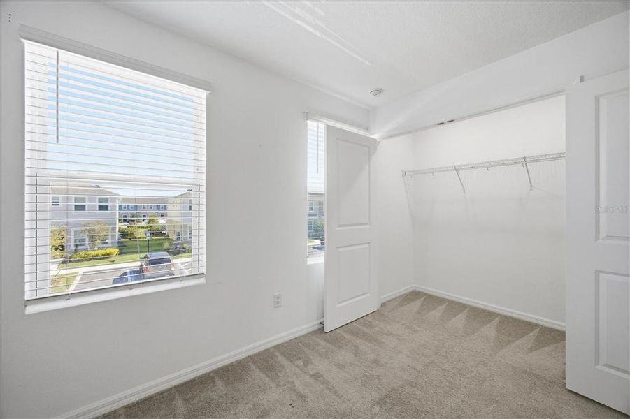 Spacious, unfurnished interior of a new home in , Sarasota (Image 30).