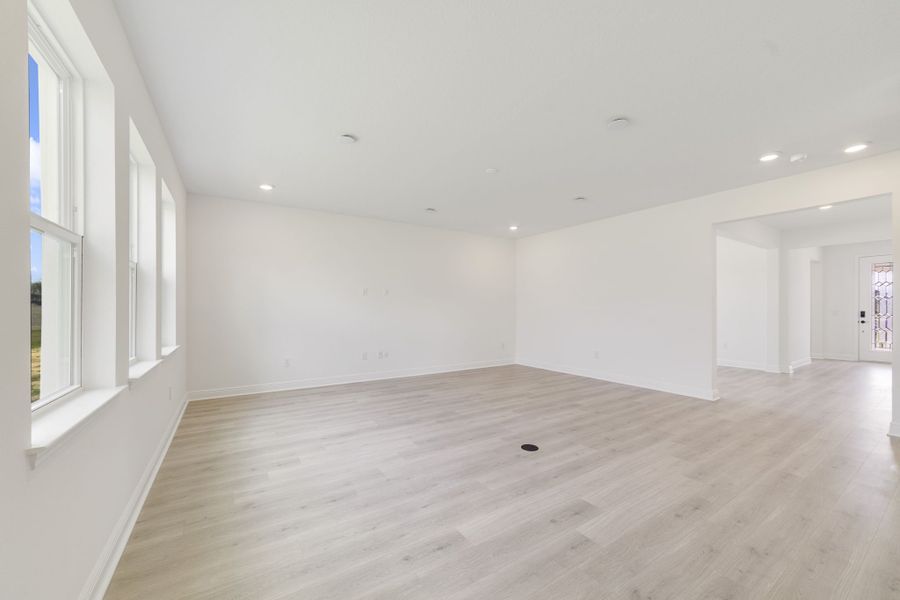 Spacious, unfurnished interior of a new home in Vintner Reserve, Clermont (Image 27).