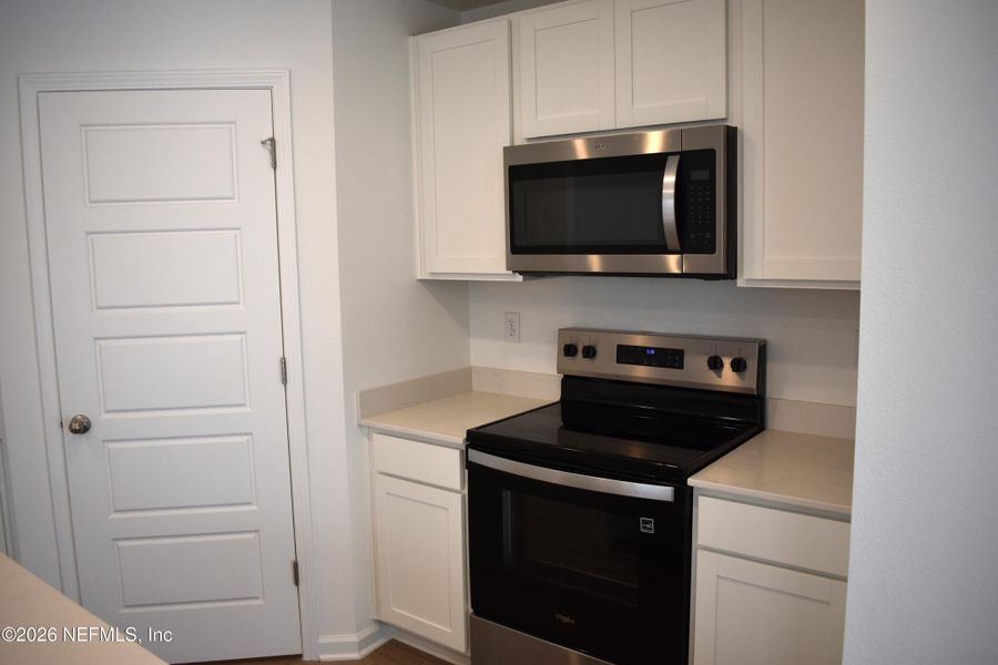 Furnished interior view inside a new home in Irongate Villas, Jacksonville (Image 5).