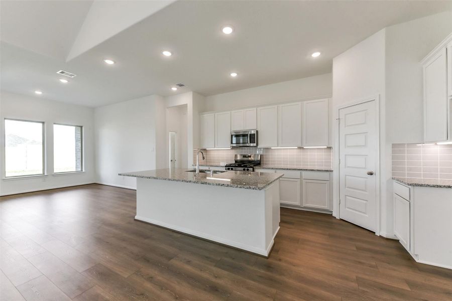 Furnished interior view inside a new home in River Ranch Meadows, Dayton (Image 11).