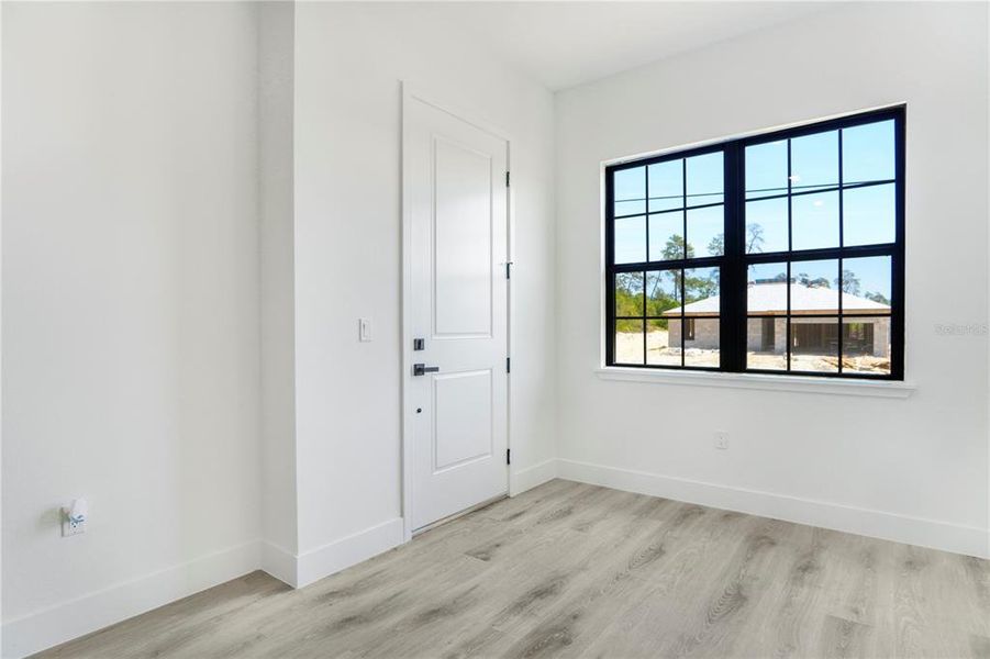 Spacious, unfurnished interior of a new home in , Ocala (Image 42).