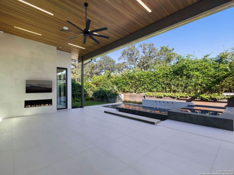 Exterior details and patio area of a home in , San Antonio (Image 35).