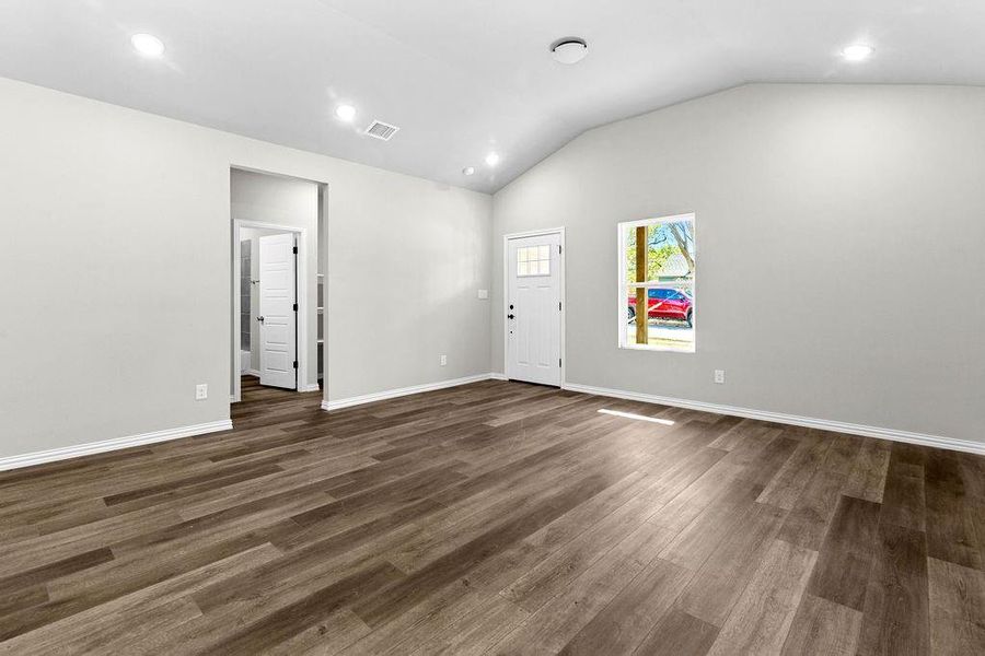 Spacious, unfurnished interior of a new home in , Fort Worth (Image 18).