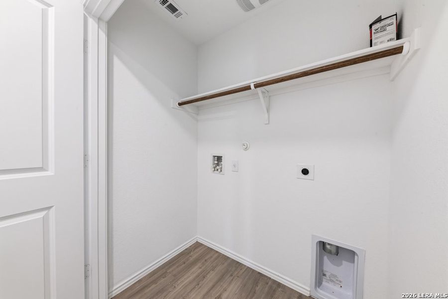 Spacious, unfurnished interior of a new home in Lodi Grove, Floresville (Image 27). Spacious, unfurnished interior of a new home in Lodi Grove, Floresville (Image 27).