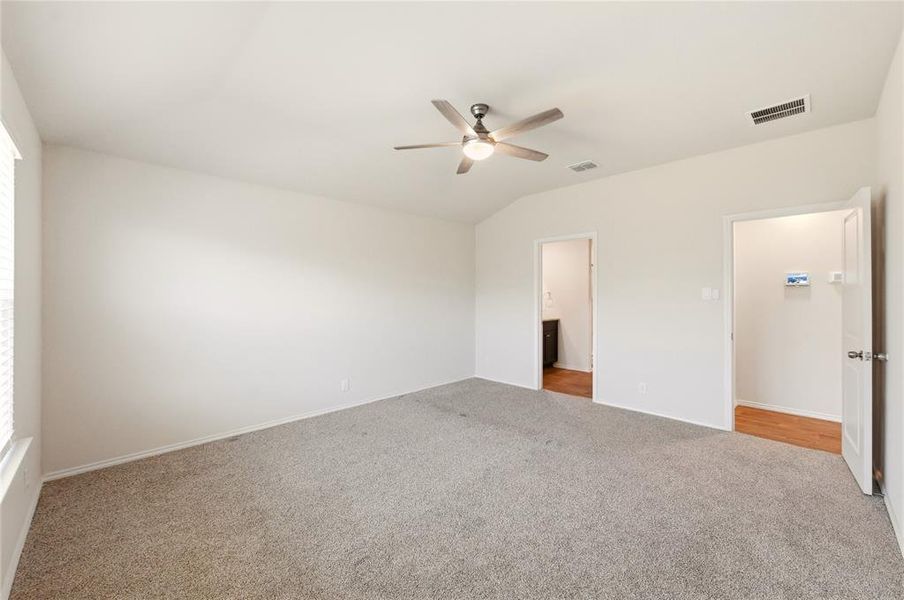 Spacious, unfurnished interior of a new home in , Converse (Image 24).