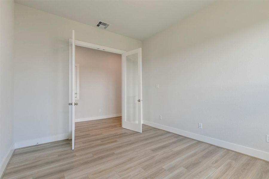 Spacious, unfurnished interior of a new home in Lago Mar, Texas City (Image 17).