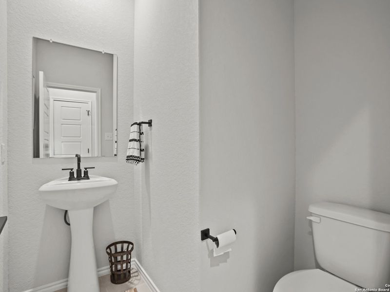 Furnished interior view inside a new home in Hannah Heights, Seguin (Image 35).