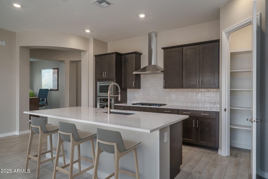 4VS) KITCHEN 4VS) KITCHEN