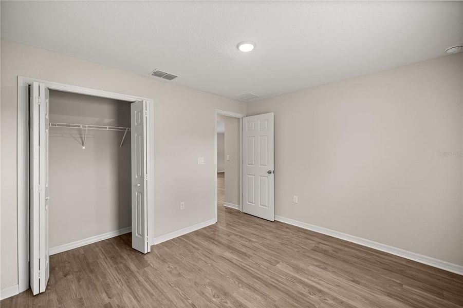 Spacious, unfurnished interior of a new home in , Ocala (Image 9).