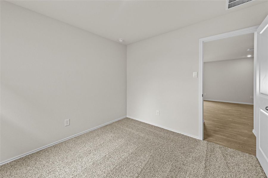 Spacious, unfurnished interior of a new home in Sunset Oaks, Maxwell (Image 12).
