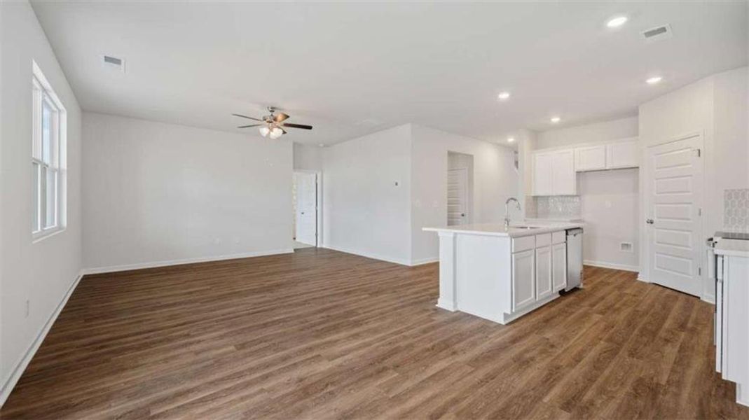 Spacious, unfurnished interior of a new home in Twin Lakes, Hoschton (Image 32).