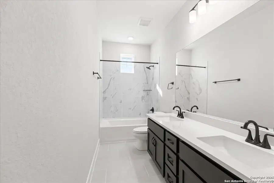 Furnished interior view inside a new home in Village at Three Oaks, Seguin (Image 6). Furnished interior view inside a new home in Village at Three Oaks, Seguin (Image 6).