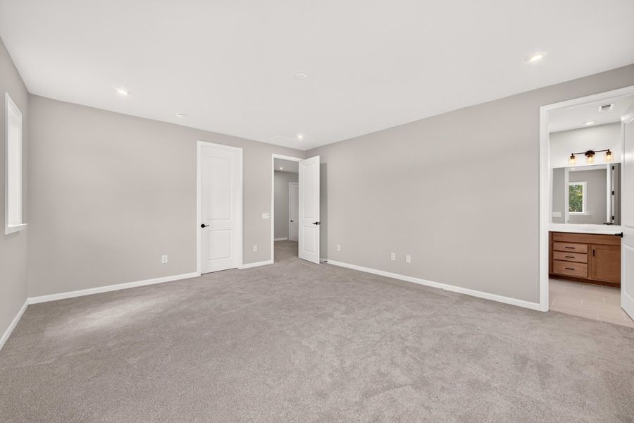 Spacious, unfurnished interior of a new home in Millstone, Cramerton (Image 23).