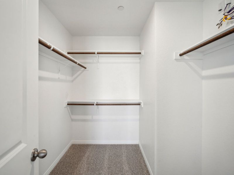 Spacious, unfurnished interior of a new home in Turner's Village, Buda (Image 11).