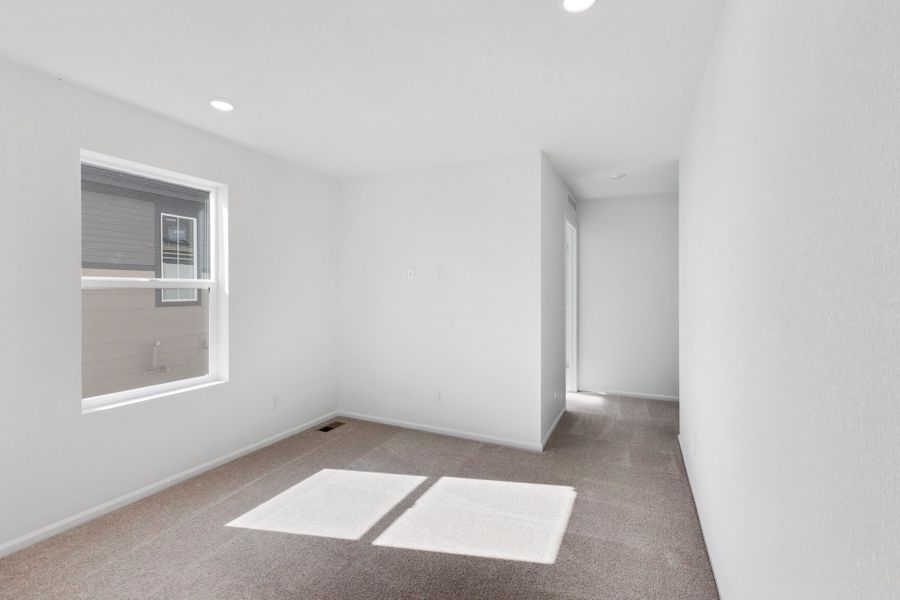 Spacious, unfurnished interior of a new home in Windler, Aurora (Image 8).