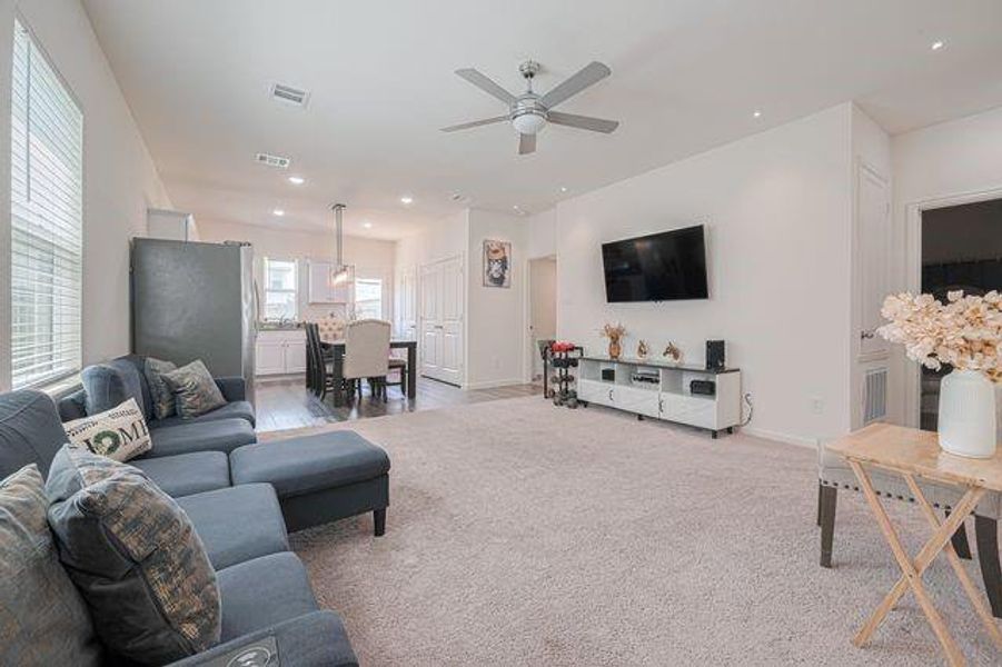 Image 4 of a home in Wayside Village. Image 4 of a home in Wayside Village.