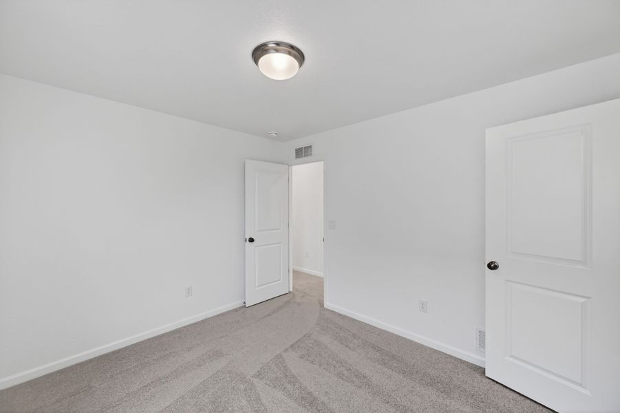 Spacious, unfurnished interior of a new home in Parterre, Thornton (Image 14).