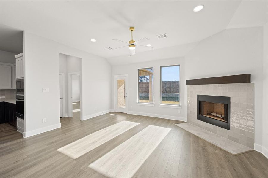 Spacious, unfurnished interior of a new home in The Retreat - Phase 1, Waxahachie (Image 33).