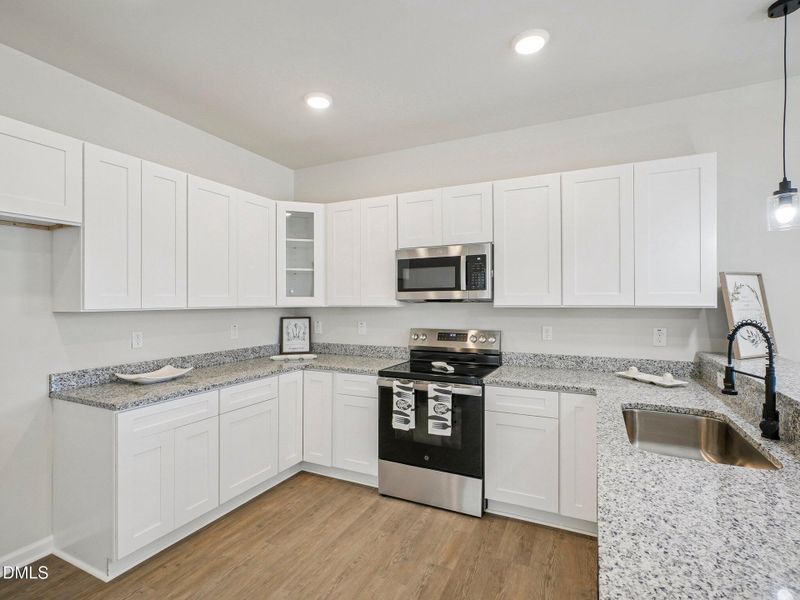 12-web-or-mls-W Old Glencoe Rd-S2409-012