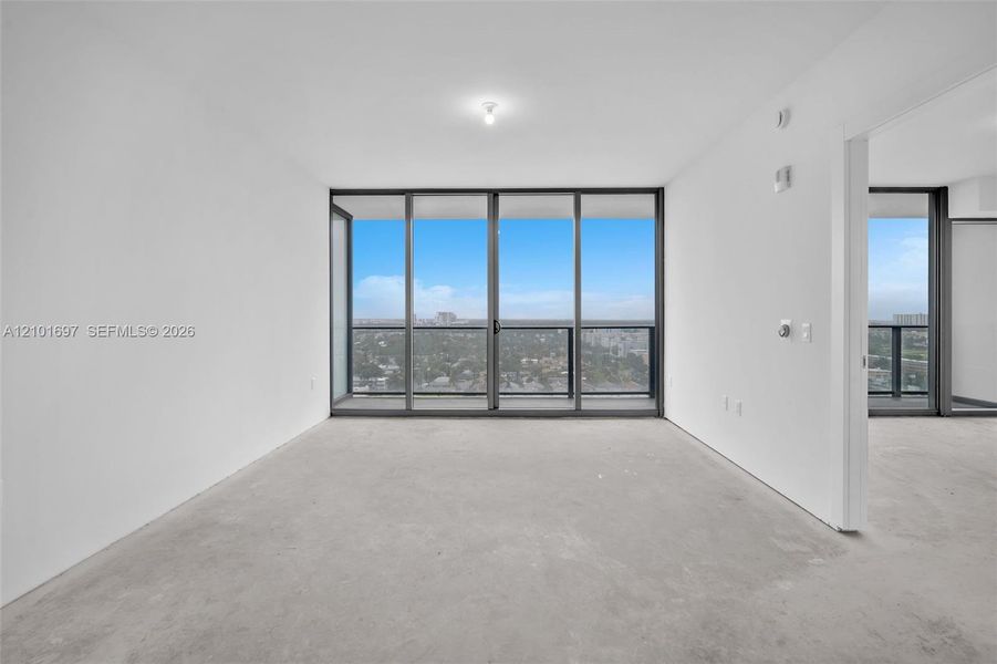 Spacious, unfurnished interior of a new home in , Hallandale Beach (Image 37).