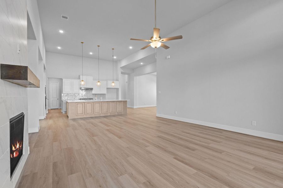 Spacious, unfurnished interior of a new home in Valencia 70', Manvel (Image 22).