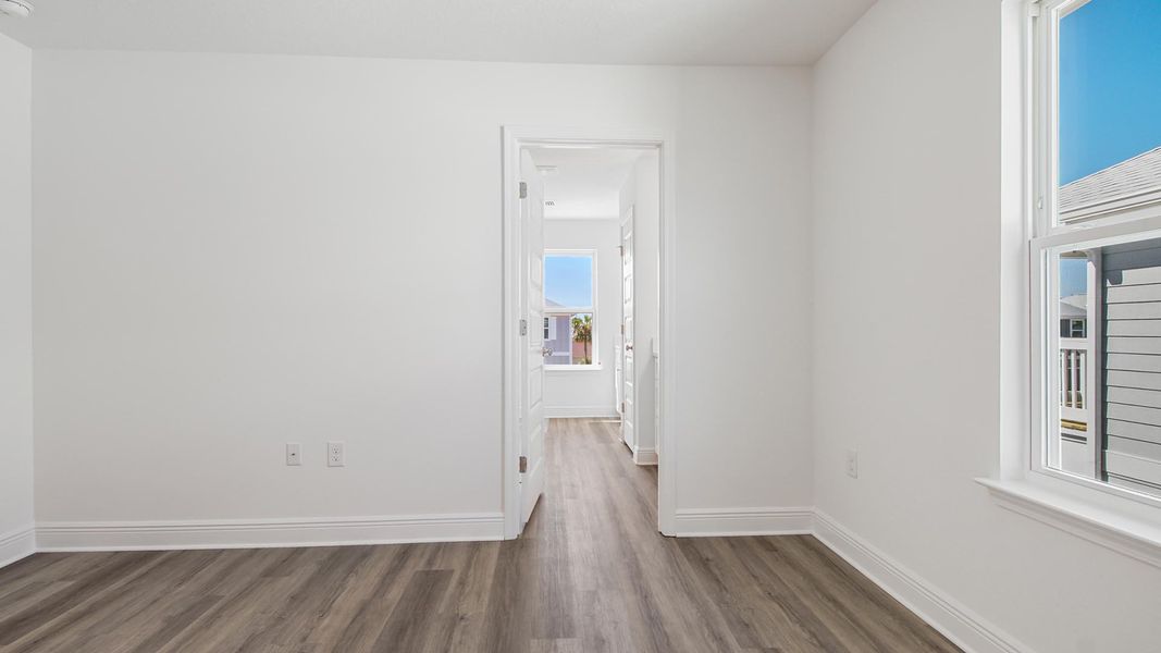 Spacious, unfurnished interior of a new home in Sanctuary Beach, Panama City Beach (Image 29).