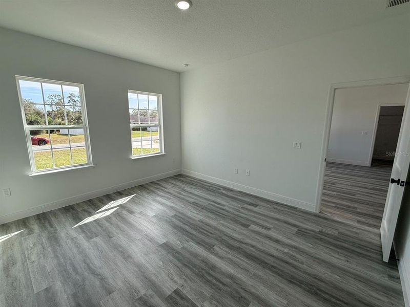 Spacious, unfurnished interior of a new home in , Ocala (Image 17).
