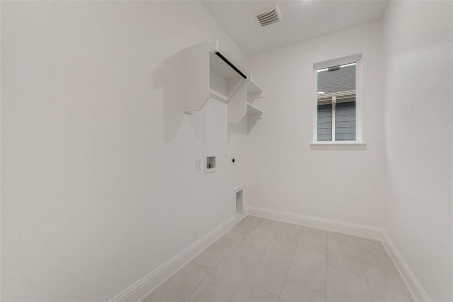 Spacious, unfurnished interior of a new home in Creekside of Crowley, Crowley (Image 25).