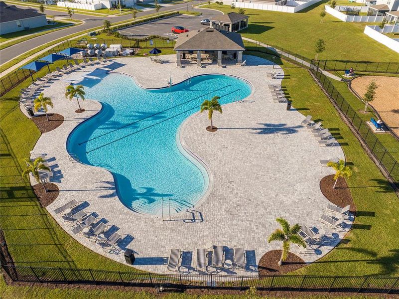 Community amenities in Astonia, Davenport (Image 58).