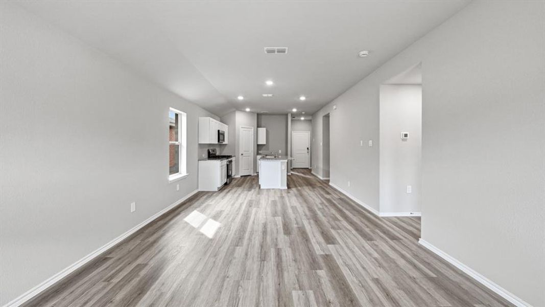 Spacious, unfurnished interior of a new home in Hickory Grove, Krum (Image 20).