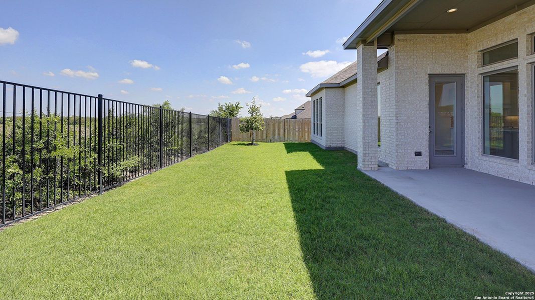 Exterior details and patio area of a home in Haby Hill 60', San Antonio (Image 22).