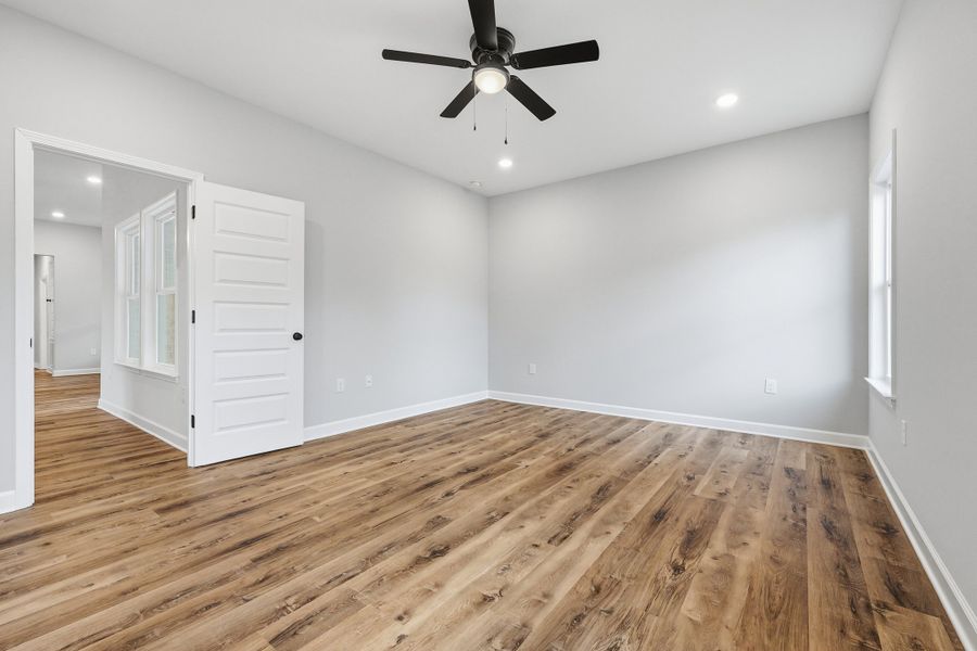 Spacious, unfurnished interior of a new home in , Crestview (Image 32).