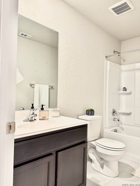 Furnished interior view inside a new home in Jordan's Ranch, San Antonio (Image 6).