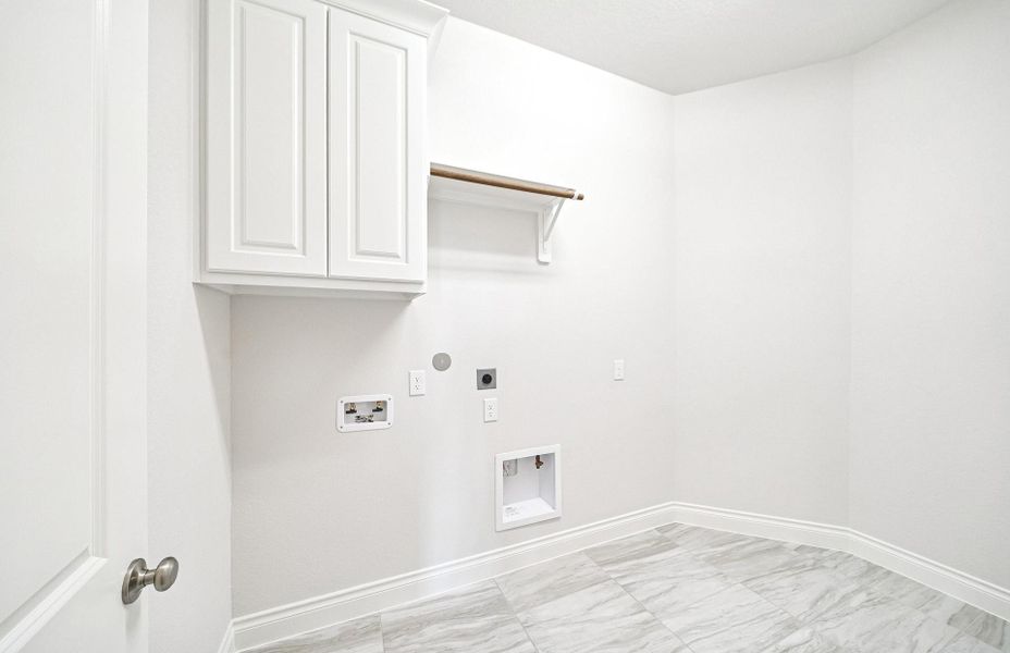 Spacious, unfurnished interior of a new home in Bridgeland 60′, Cypress (Image 28).