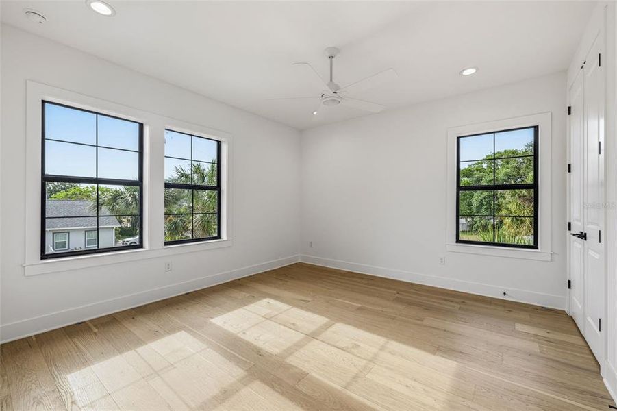 Spacious, unfurnished interior of a new home in , Tampa (Image 18).
