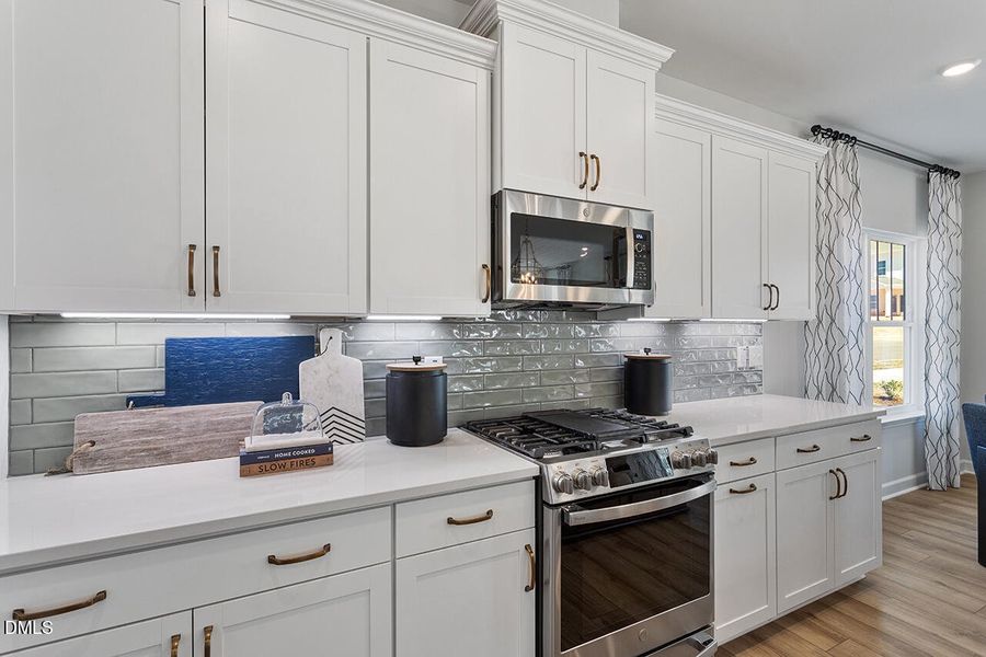 Kitchen Range - Furniture not inlcuded