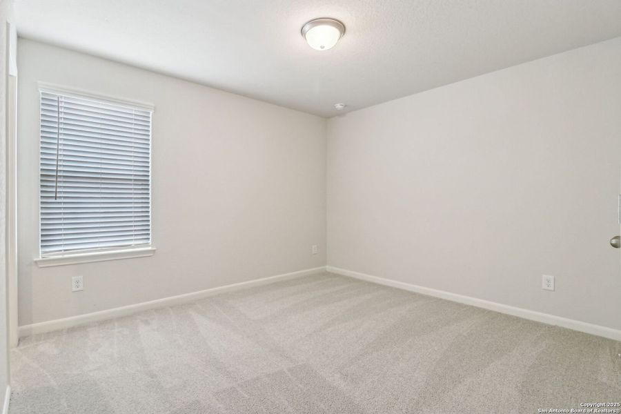 Spacious, unfurnished interior of a new home in Arcadia Ridge - Premier Series, San Antonio (Image 21).