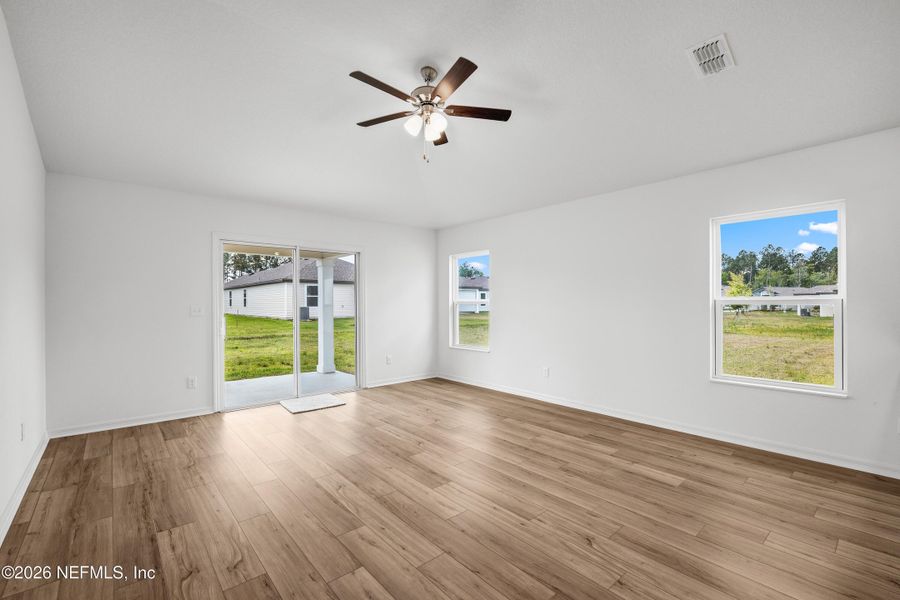 Spacious, unfurnished interior of a new home in Westport Landing, Jacksonville (Image 31).